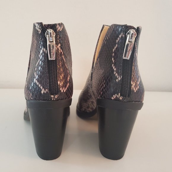 Vince Camuto Gigietta Booties MAUVE MULTI EMBOSSED LEATHER, Size 8 M (like new!) - Picture 4 of 6